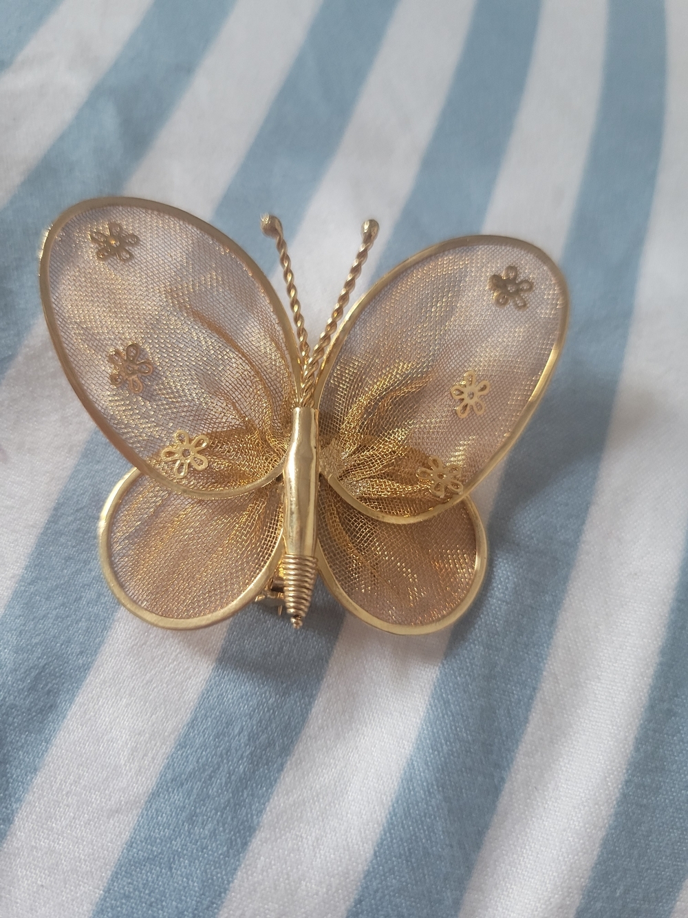 Gold Vintage Butterfly Mesh Brooch - Elegant Women’s Accessory